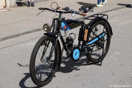 Mednarodna revija starodobnikov v Kamnik privabila ljubitelje klasičnih vozil (58)